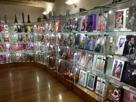/galerie-panenek-dollsland-v-praze-nejvetsi-stala-vystava-panenek-a-auticek
